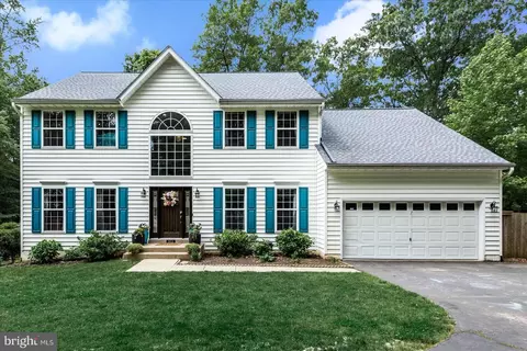 811 Winterberry Dr, Fredericksburg, VA 22405