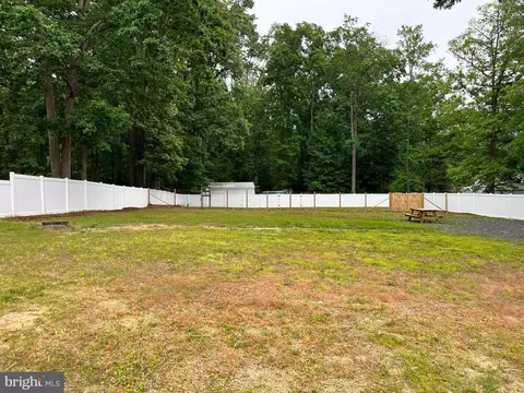 15 Jack Ellington Rd, Fredericksburg, VA 22406