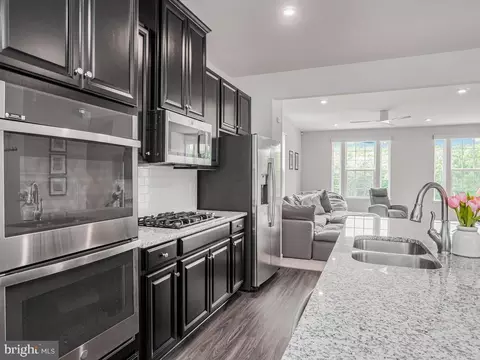 24 Crest Ct, Stafford, VA 22554