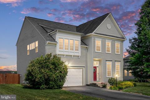 11 Manorwood Dr, Fredericksburg, VA 22406