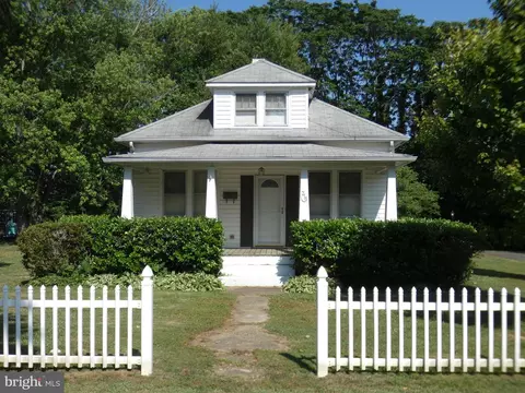216 Claiborne Ave, Fredericksburg, VA 22405