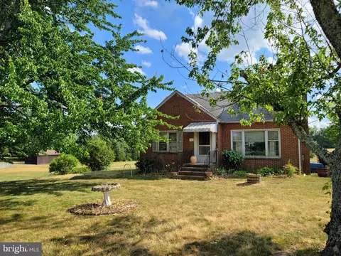 11 Peach Lawn Rd, Fredericksburg, VA 22406