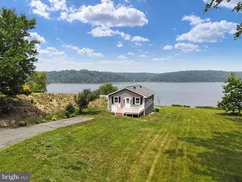 137 Hidden Springs Ln, Stafford, VA 22554