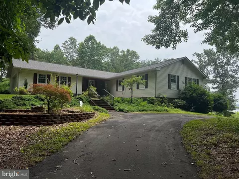 512 W Rocky Run Rd, Fredericksburg, VA 22406