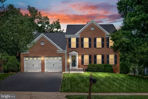 2 Hampshire Ct, Stafford, VA 22554