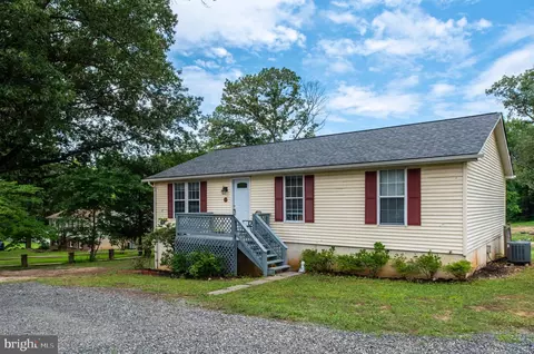 8 Perkins Ln, Stafford, VA 22554