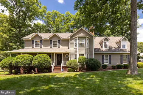4 Pickering Rd, Fredericksburg, VA 22405