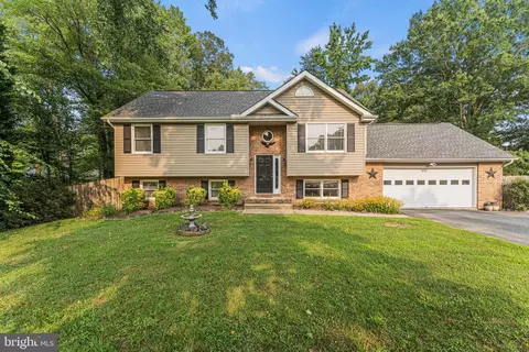 2 Cherry Laurel Dr, Fredericksburg, VA 22405