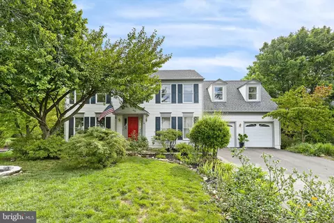 8 Bankston Ct, Stafford, VA 22554
