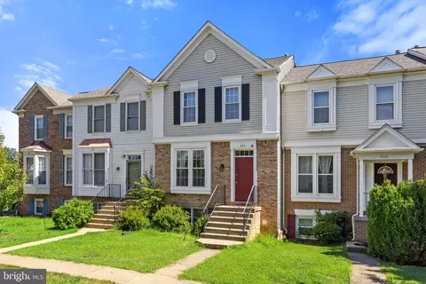 204 Harrogate Rd, Fredericksburg, VA 22406
