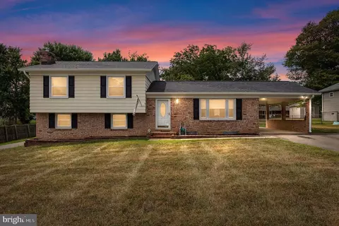 703 Bourne St, Fredericksburg, VA 22405