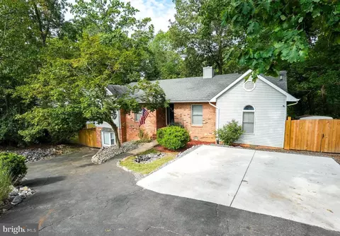 17 Huntington Dr, Fredericksburg, VA 22405