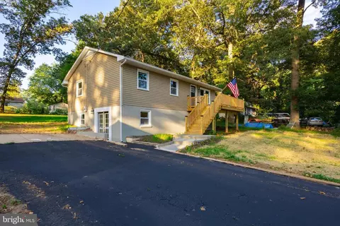 19 Hickory Ln, Stafford, VA 22556