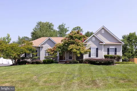 17 Pebble Pl, Fredericksburg, VA 22405