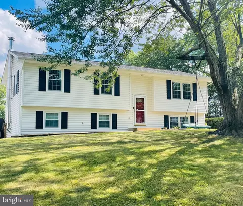229 Oakridge Dr, Stafford, VA 22556
