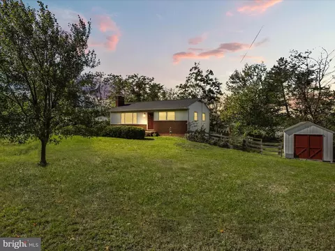 2 Beagle Rd, Fredericksburg, VA 22405