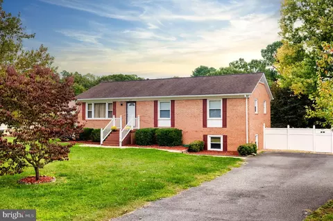 227 Betty Lewis Dr, Fredericksburg, VA 22405