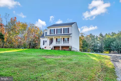 2 Schleighs Ln, Fredericksburg, VA 22406