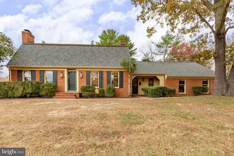 1 Horseshoe Cir, Fredericksburg, VA 22405