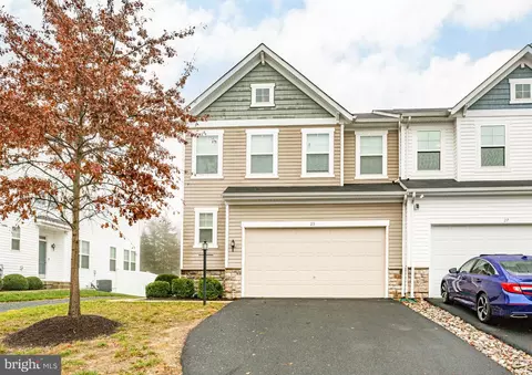 25 Wellspring Dr, Fredericksburg, VA 22405