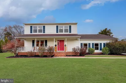 37 Woodlawn Ter, Fredericksburg, VA 22405