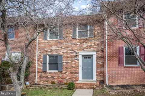 204 Lyndale Ct, Fredericksburg, VA 22405