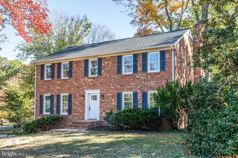 700 Winterberry Dr, Fredericksburg, VA 22405
