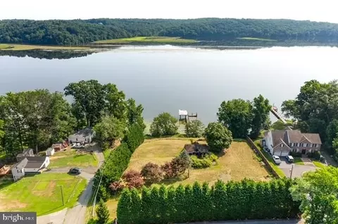 54 Shady Ln, Stafford, VA 22554