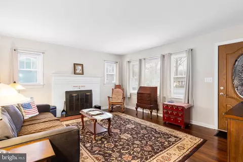 Living - 48 Pendleton Rd, Fredericksburg, VA 22405 photo 2 of 2