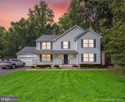 2084 Aquia Dr, Stafford, VA 22554