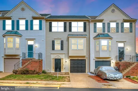 102 Park Brook Ct, Stafford, VA 22554