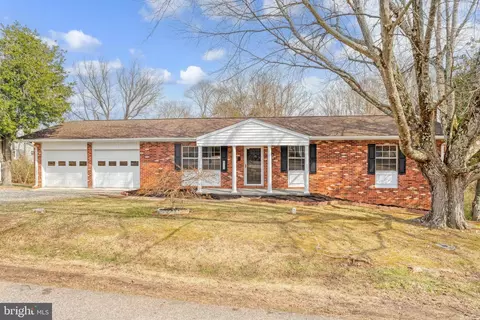 573 Melchers Dr, Fredericksburg, VA 22405