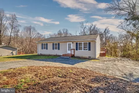 498 Belle Plains Rd, Fredericksburg, VA 22405