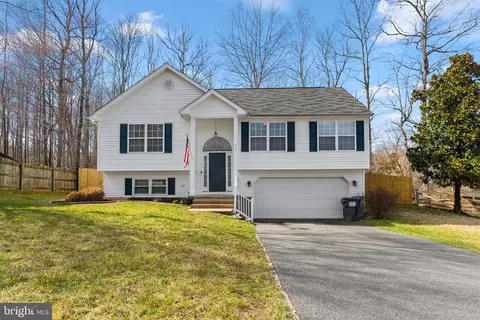 77 Cherry Laurel Dr, Fredericksburg, VA 22405