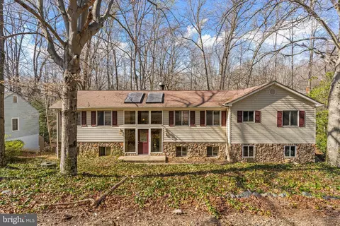 2016 Admiral Dr, Stafford, VA 22554