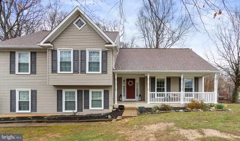 2 Baldwin Dr, Fredericksburg, VA 22406