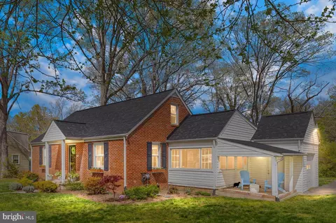 34 Randolph Rd, Fredericksburg, VA 22405