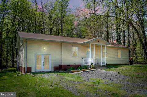 6 Gloucester Way, Stafford, VA 22554