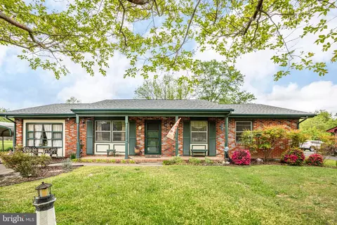 8 Clarion Dr, Fredericksburg, VA 22405