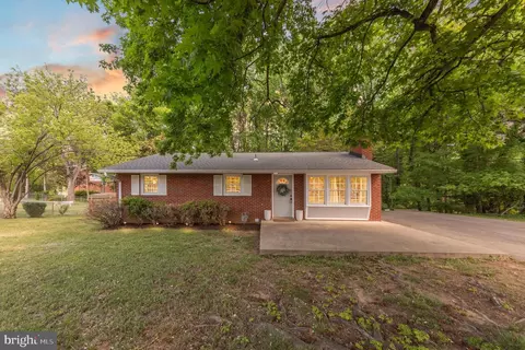 302 Walnut Dr, Fredericksburg, VA 22405
