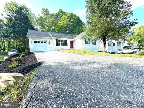 10 Myrtle Rd, Fredericksburg, VA 22405