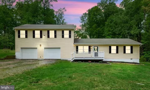 121 Woodland Dr, Stafford, VA 22554