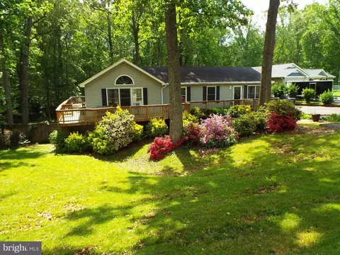 48 Hillcrest Dr, Stafford, VA 22556