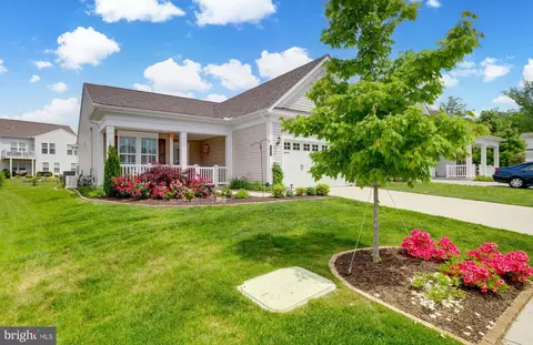 3 Long Beach Dr, Fredericksburg, VA 22406