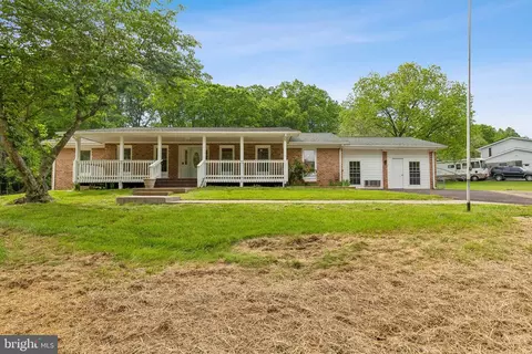 111 Autumn Dr, Stafford, VA 22556