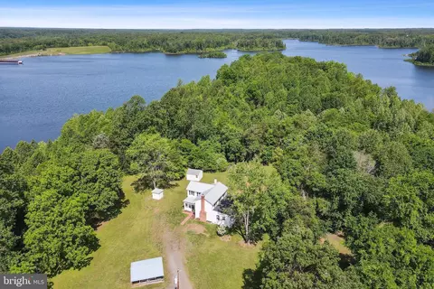 494 Greenbank Rd, Fredericksburg, VA 22406
