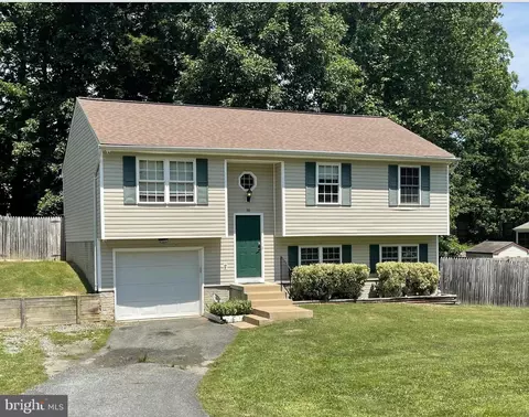 38 Plumosa Dr, Fredericksburg, VA 22405