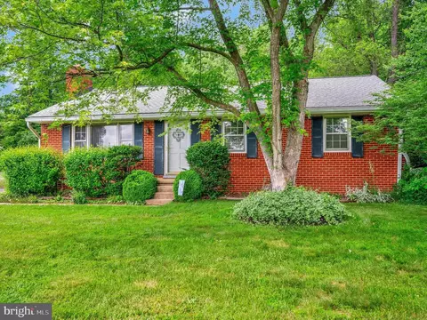 142 Sanford Dr, Fredericksburg, VA 22406