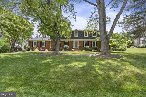 6 Steeplechase Rd, Fredericksburg, VA 22405