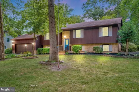604 Elmwood Dr, Fredericksburg, VA 22405